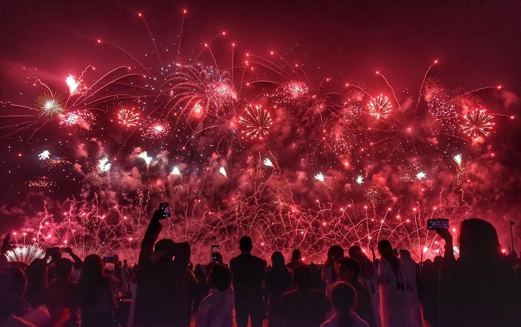 煙花爆竹小貴,污染大氣添累贅插圖 煙花爆竹小貴,污染大氣添累贅插圖