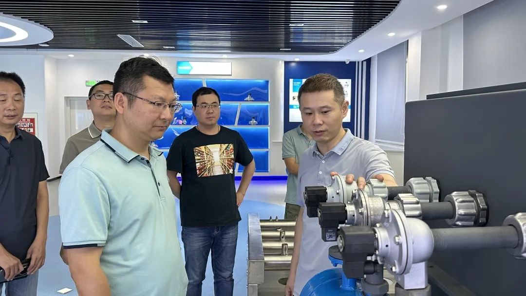 蘇州東風(fēng)精沖工程有限公司總經(jīng)理喻華平一行蒞臨我司參觀考察插圖 蘇州東風(fēng)精沖工程有限公司總經(jīng)理喻華平一行蒞臨我司參觀考察插圖